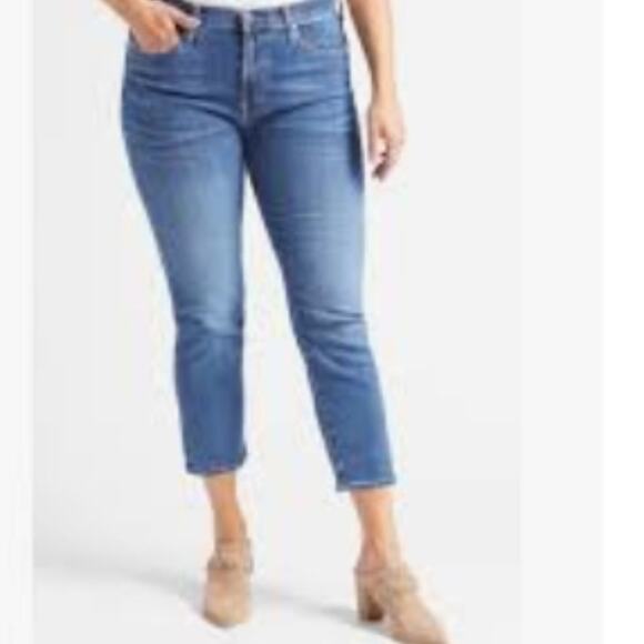 TORRID We Swear By The Fit Medium Wash Cropped Jeans Size 22R - Picture 1 of 8